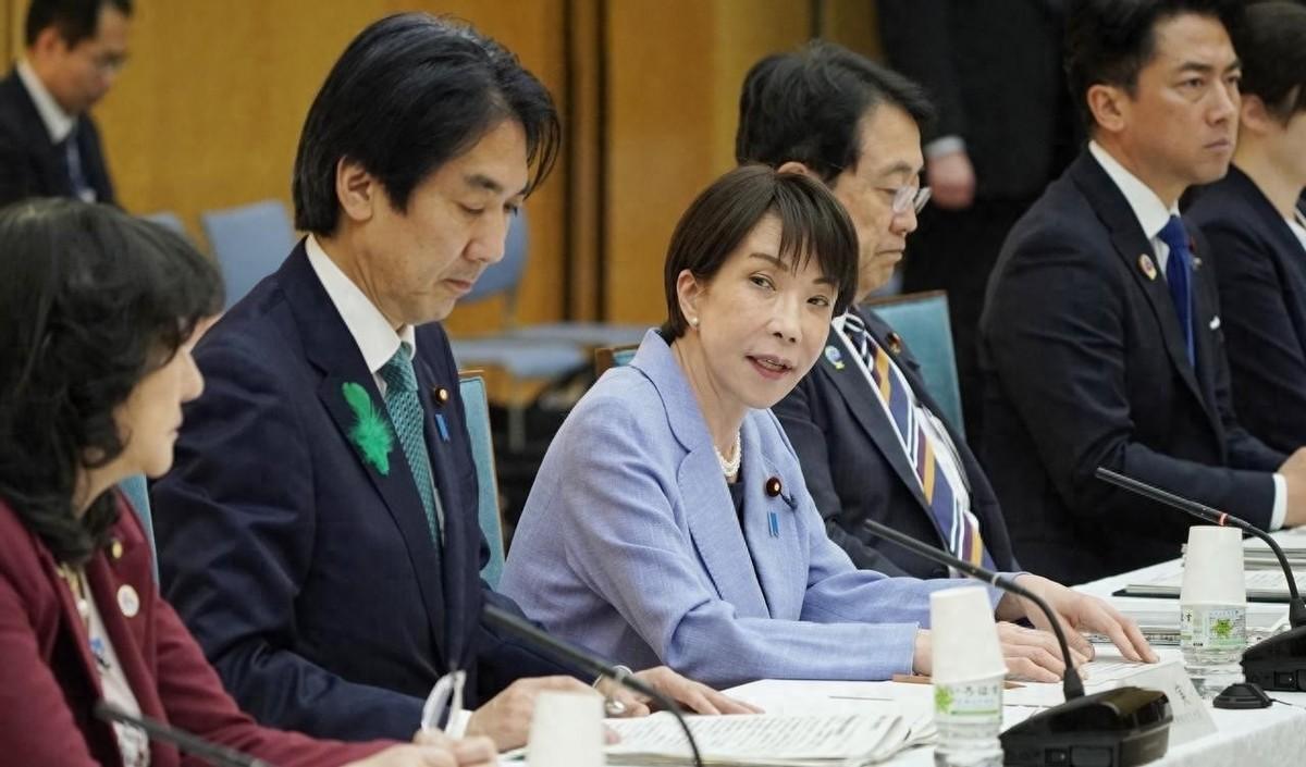“芯片不如美国，机床不如日本，汽车不如德国，电视不如韩国，飞机不如法国，奢侈品不