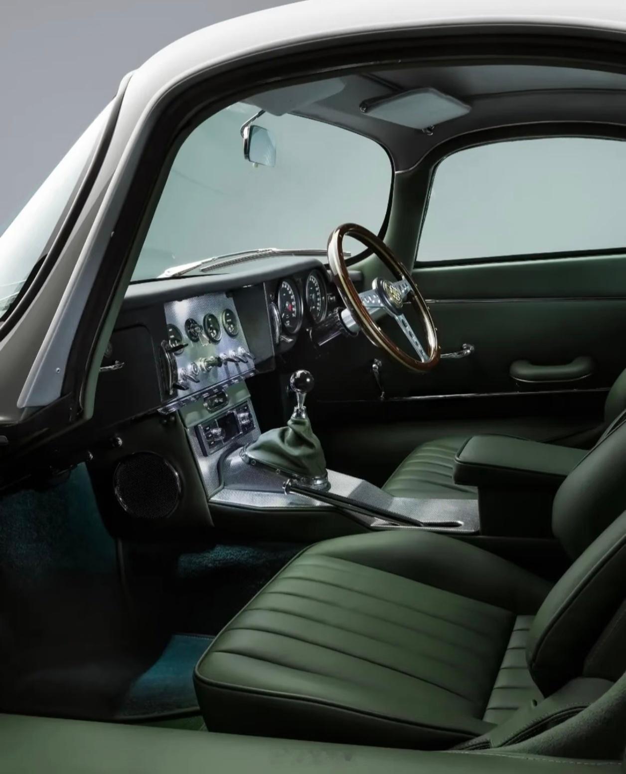 跑车由Guy Berryman与Jaguar Land Rover Classi