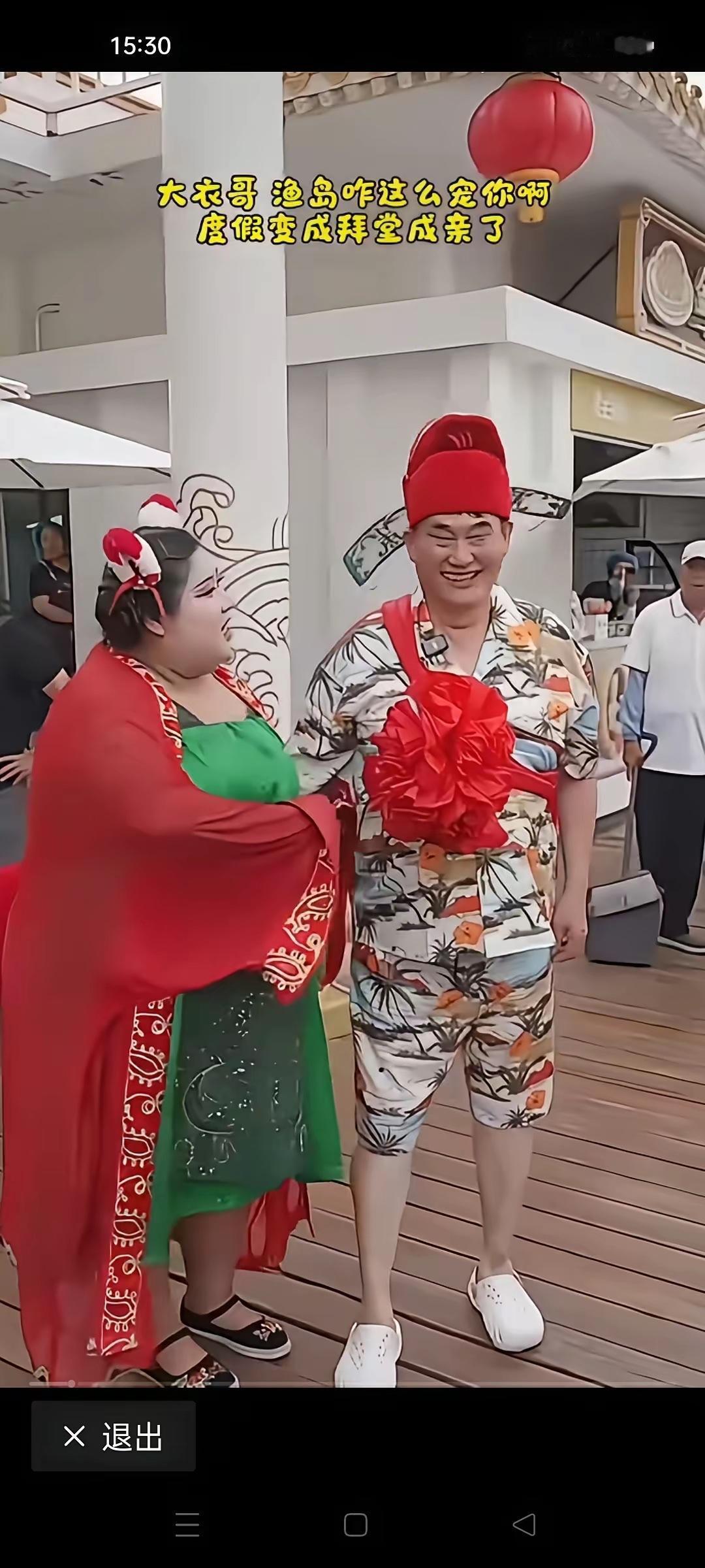 你咋看待朱之文的朱之文近年的表演可谓“包罗万象”了，跟某些舞台恶搞曲艺艺人一样，