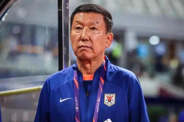 崔康熙何时归来？泰山球迷非常想念！泰山本轮比赛崔康熙会现身执教吗？我们知道韩鹏可