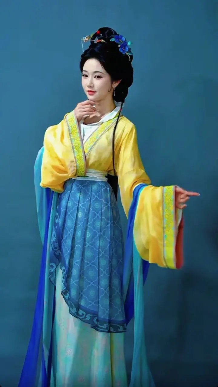 岳雨婷《倩女采渡行》定妆妆造审美真不错 