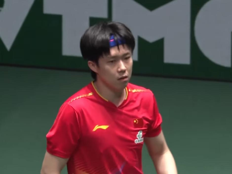 王楚钦爆冲后臭屁的表情太可爱了！
一个倒地爆冲，
户上没有反应，
大头直接得分。