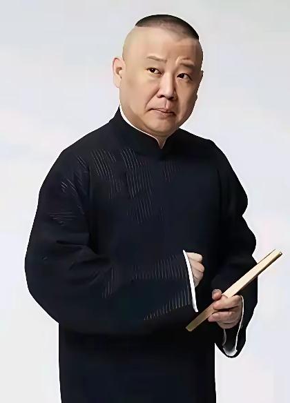 郭德纲因改红歌被处罚，大衣哥穿地主戏服唱红歌被攻击，这让很多人战战兢兢，
唱红歌