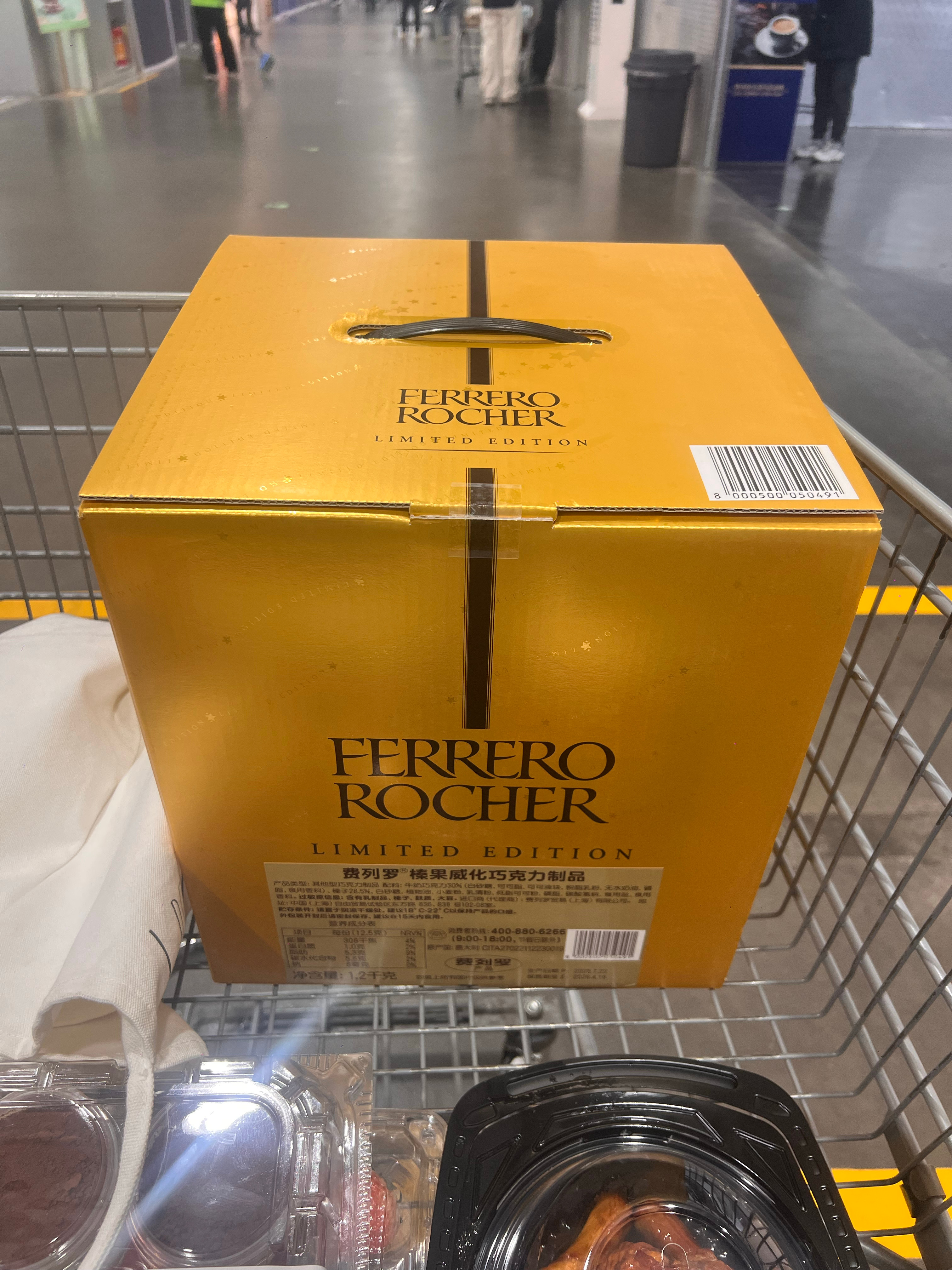 之前偷偷给Chris看生日礼物，被他发现了，他说啥也别买，他只有一个朴实的愿望就