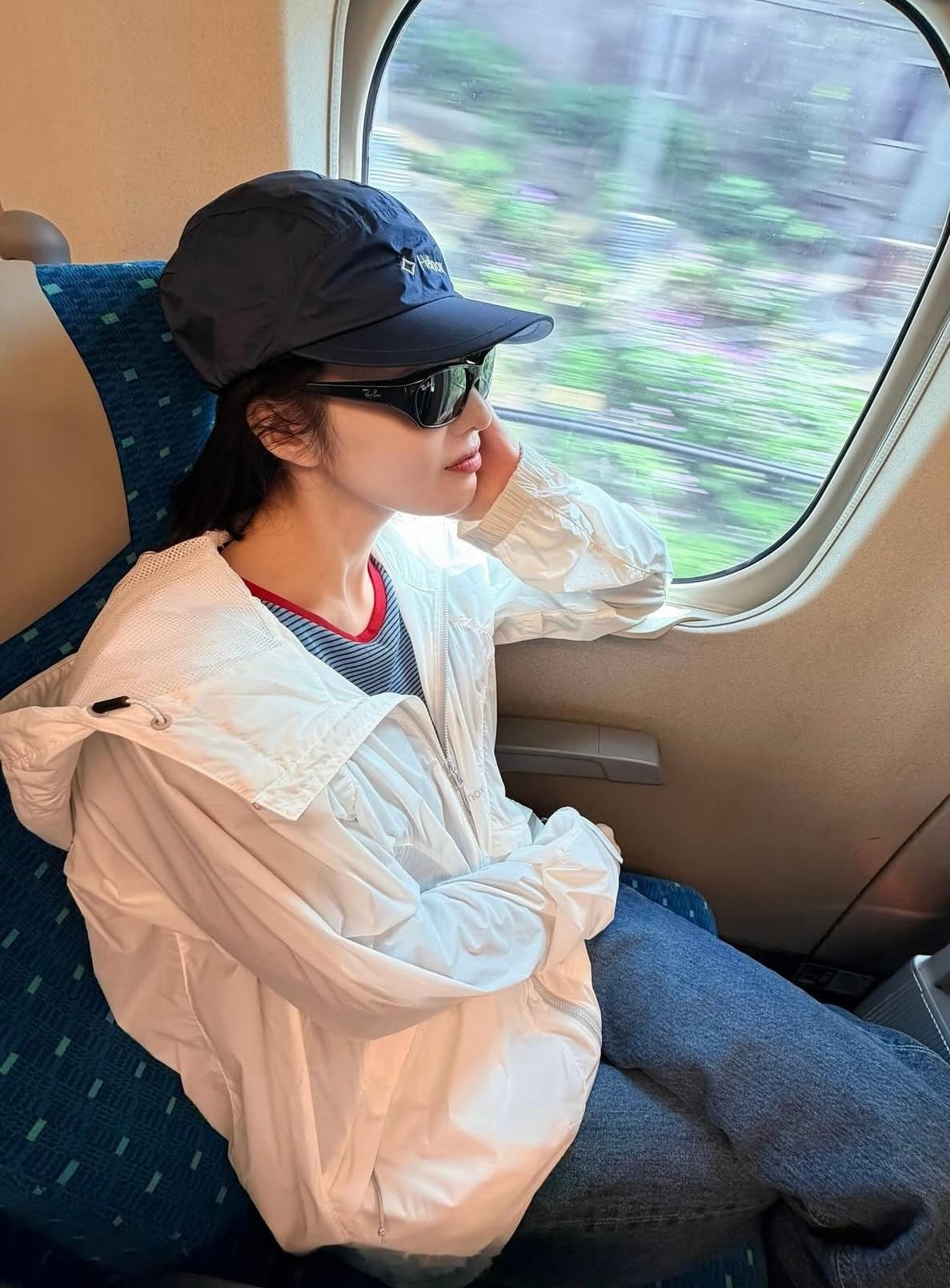 朴秀荣 一开始都没认出来是joy九妹人现在也是瘦出了新高度 