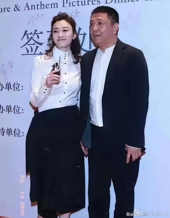 说实话换谁都能理解李小冉想离婚真的太不容易了她老公公司欠了一屁股巨债，还被限高，