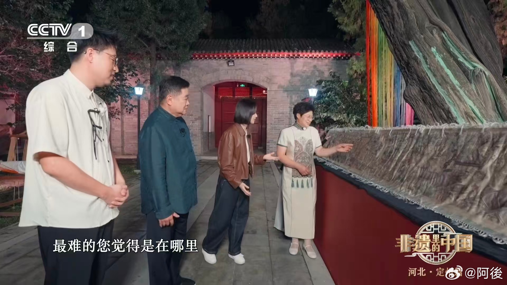 缂丝版清明上河图 缂丝版《清明上河图》耗时5年，由10多位技师接力完成，这不仅仅