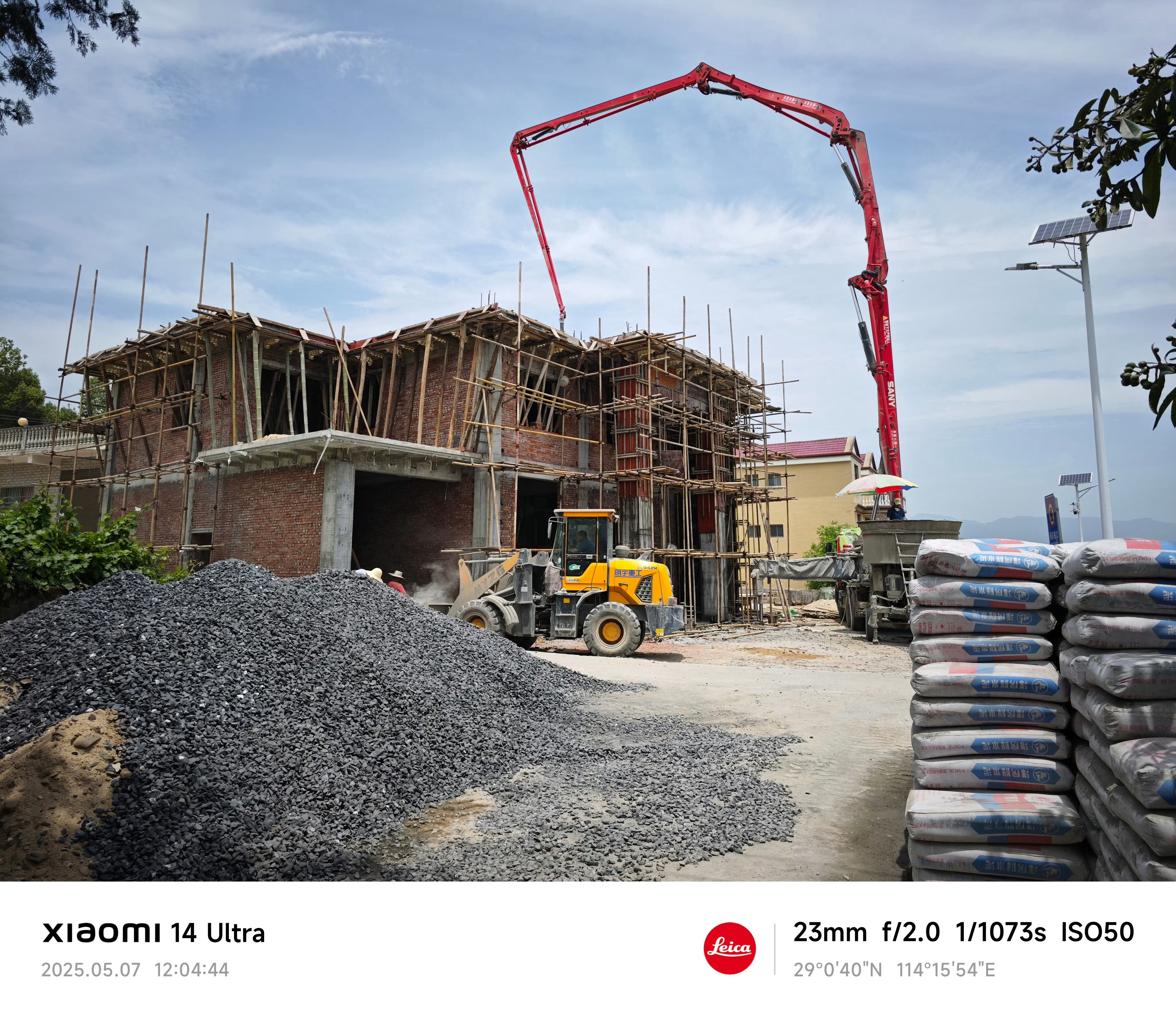农村自建房的真实成本 五六十万六七十万可以在农村老家建上不错的楼房了，前提是在老
