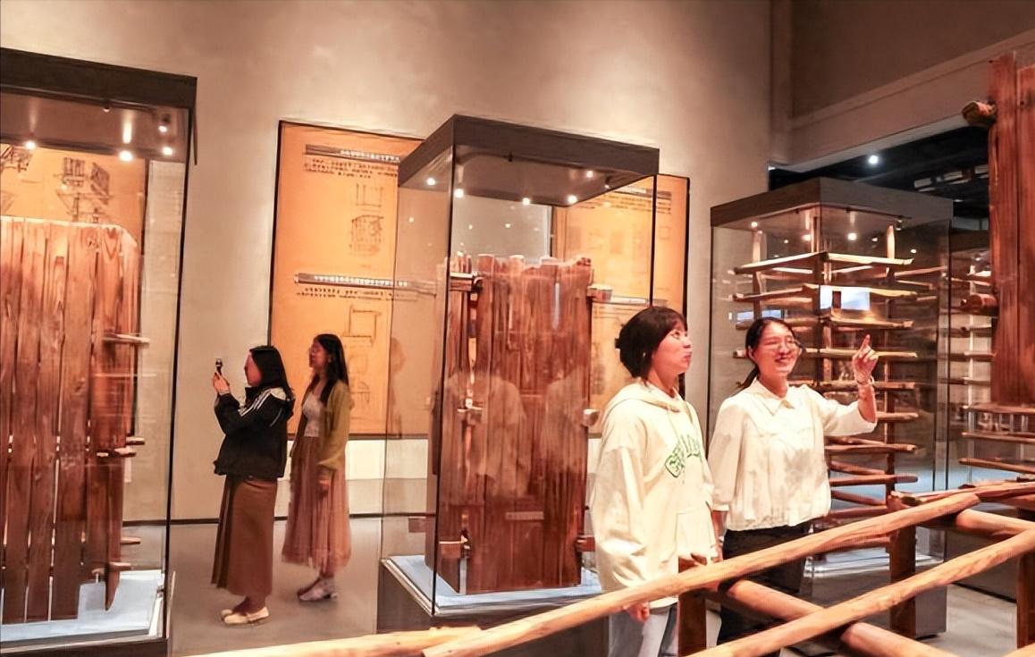 江西50万吨“废渣”惊世！一化验3300年前，西方两千年的骄傲碎了


江西地下