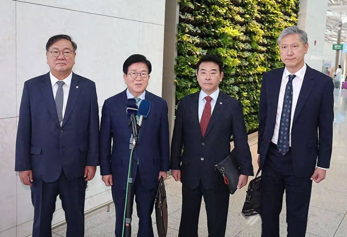 不参加九三阅兵，却派来总统团访问韩国仅仅是需要中国的市场而已。在对外出口领域，中
