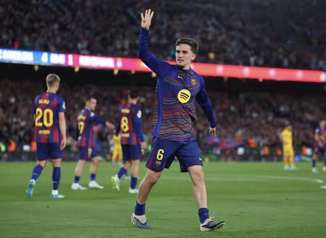 火药味十足，拉什福德打进第四球后加维模仿皮克比“四指山”巴萨体育明星 北京时间4