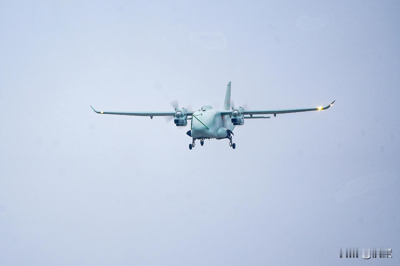 【祝贺！！！——全球首款混合动力无人运输机首飞成功！】据媒体报道，2026年2月