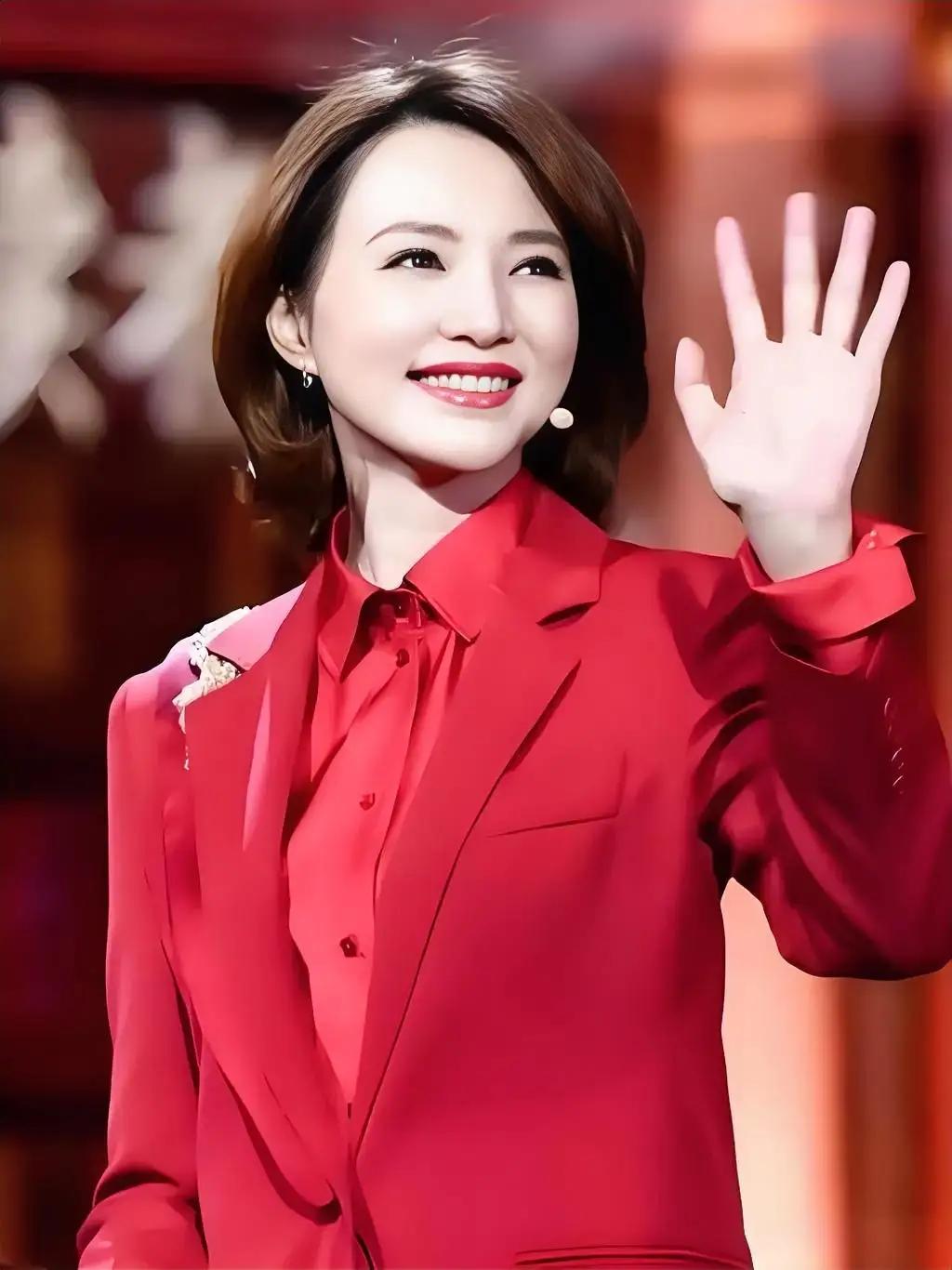 在繁忙的都市生活中，许多人都在奔波劳碌，似乎忘记了生命的本源——健康。李阿姨的故