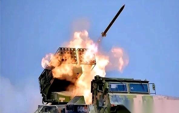 有人问，美国那么好战，怎么还没垮？俄罗斯以色列天天剑拔弩张，怎么也没亡？
我先不