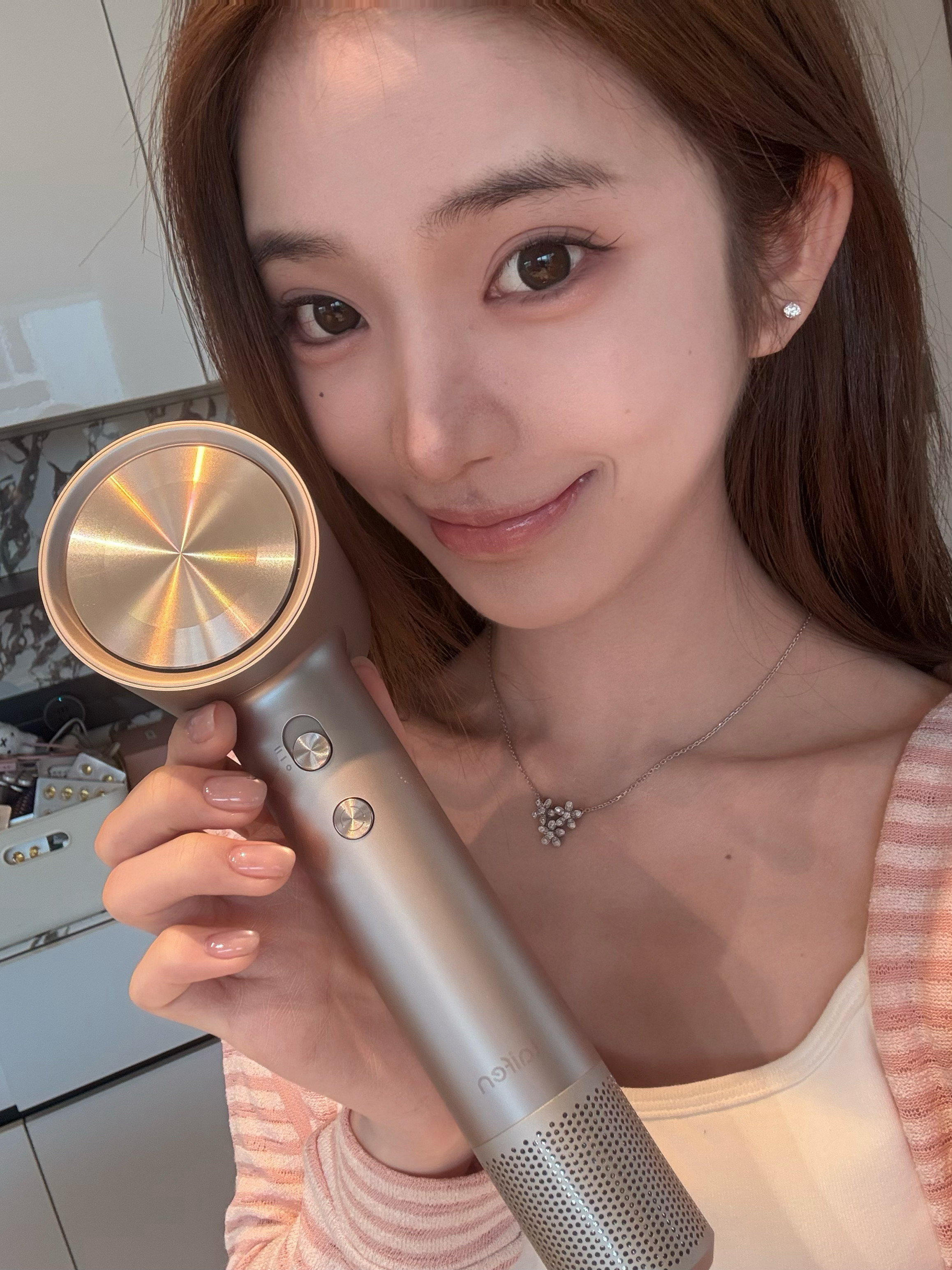 hihi 老婆们问我的护发秘籍来了我平常用的吹风机就是这个  自己洗头的话先用热