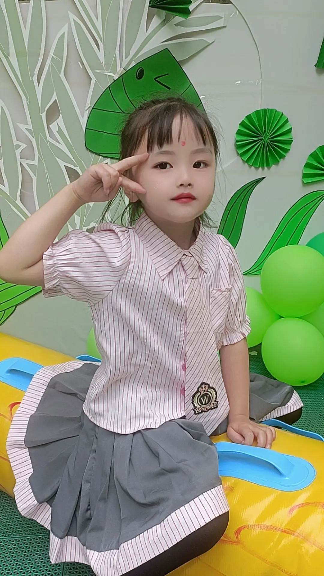 可怜的女儿呀！让你受罪了，从小爸爸就不在身边