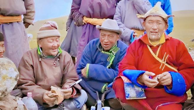 如果国际社会再不采取行动，蒙古国可能真的会陷入危险境地，手握广袤土地和丰富矿产，