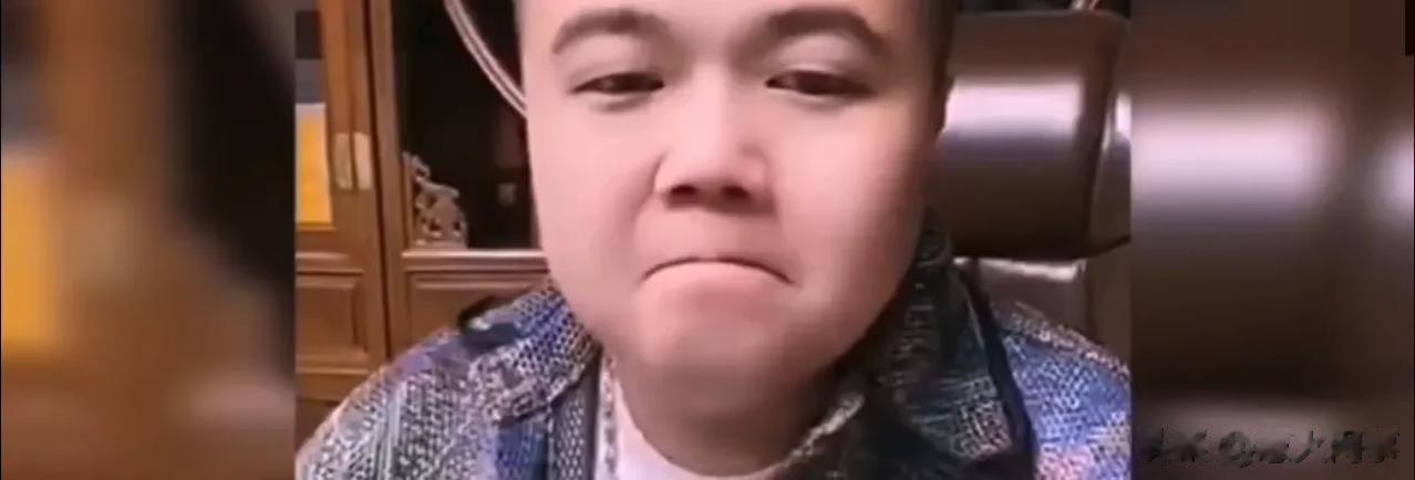 二子爷前助理小白被判三年，二子爷心太软为其写谅解书。

驴家小胖表示：二子爷心太