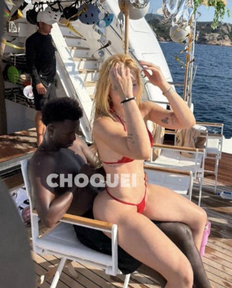 皇马球星维尼修斯的恋情真实让人看不懂！今年7月，维尼修斯的前女友弗吉尼亚·丰塞卡