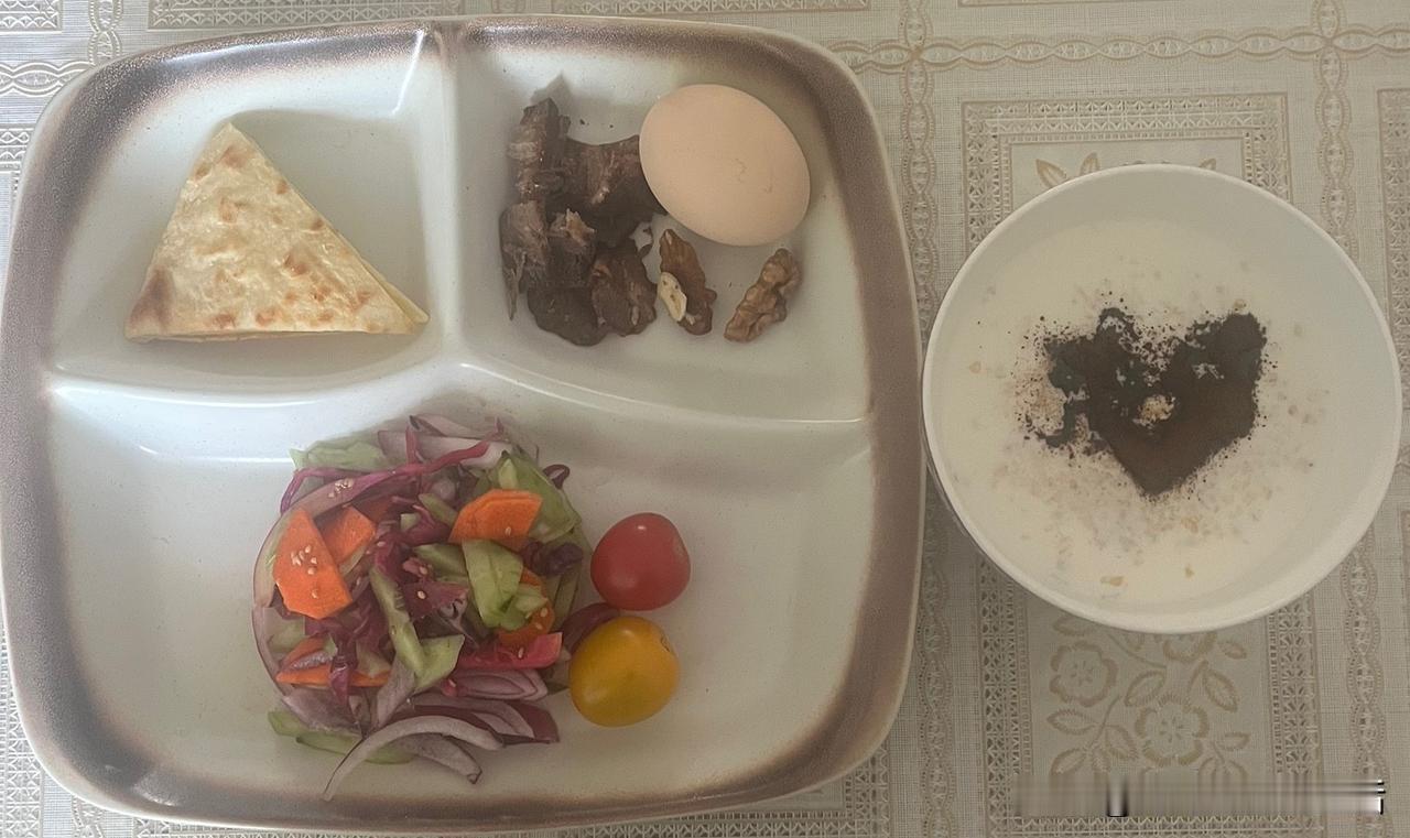 减脂控糖第二十六天，已经减去6斤，腰围明显缩小。
只要饮食均衡，食材丰富，种类多