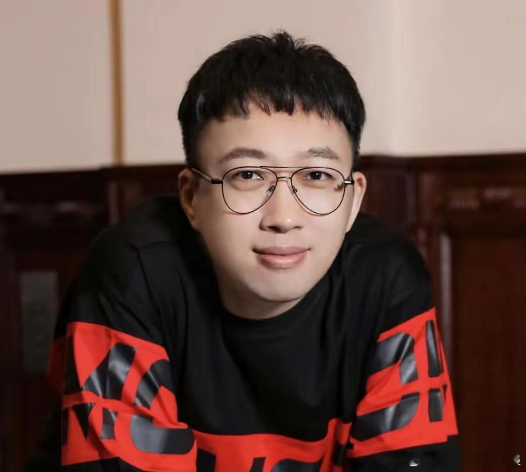 我预料到了于正会出来调侃​也预料到了于正会公开站队，​但万万没想到，于正这个操作