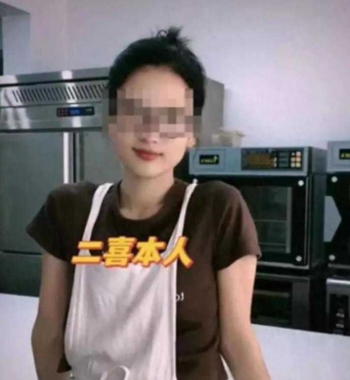 江苏启东网红甜品店老板娘婚内搭上店里 18 岁暑假工，聊天还给对方起外号永动机，