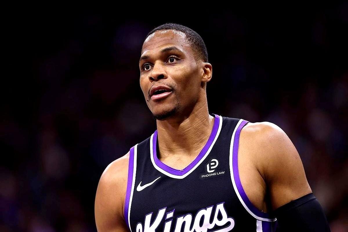 威少的三双纪录，就差临门一脚了。

11月15号打森林狼，威少送出了生涯第一万次