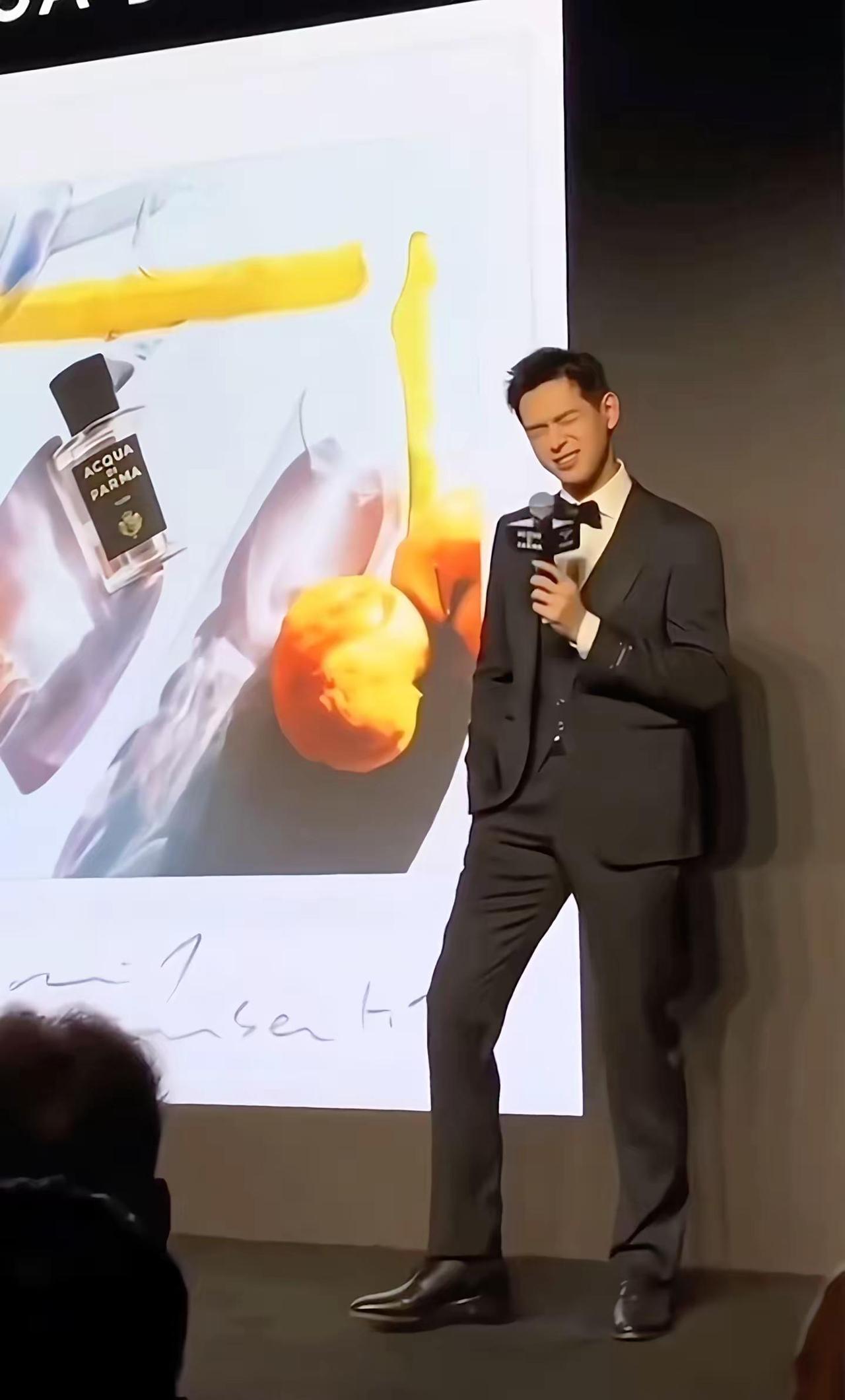 今夜的风静悄悄月悄悄 吻你的眉梢💋。李现 向全世界安利 孟弗渊 上官诚明