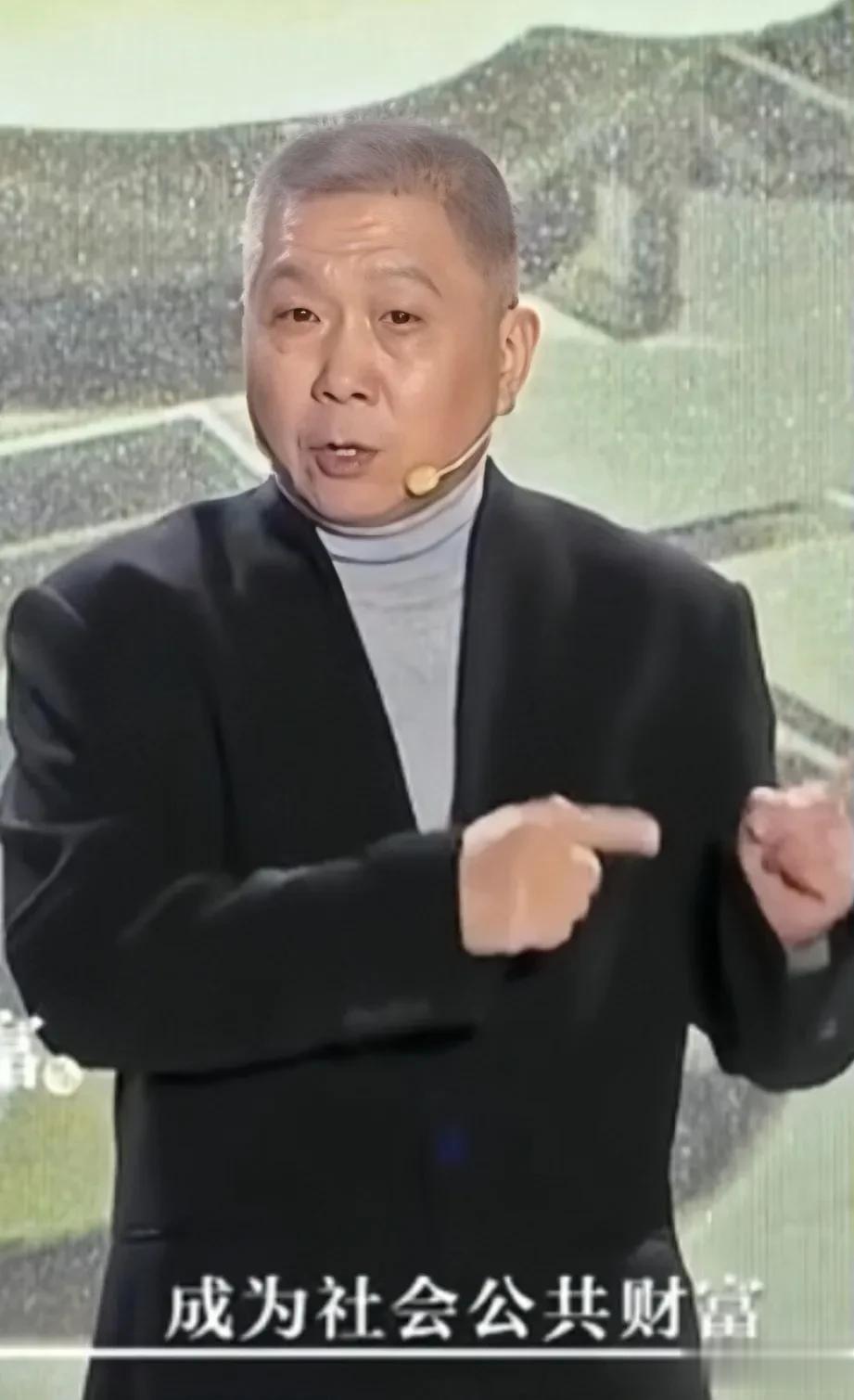 杨澜问马未都:网上传闻说，您以后会把博物馆上交给国家，真的吗？马未都说:不，我没