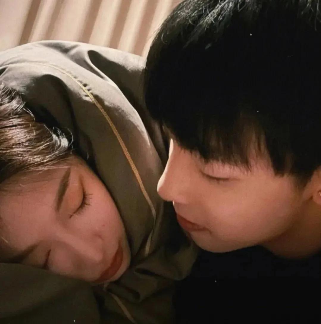 1年左右的婚外感情，她动不动拉黑你，你无底线挽回，不超过5天又会和好，如果你和她