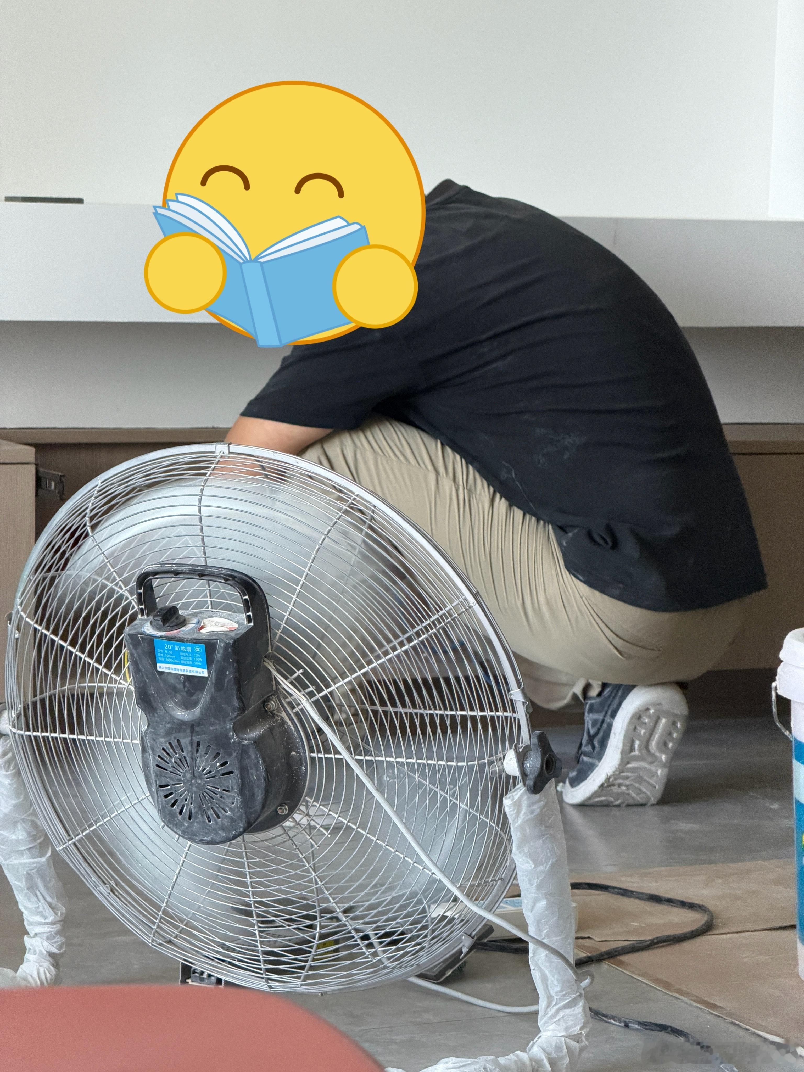 螺友们，最后一天，装完灯带，直播的半年装修就结束了，到时候把球衣都挂起来你好同学