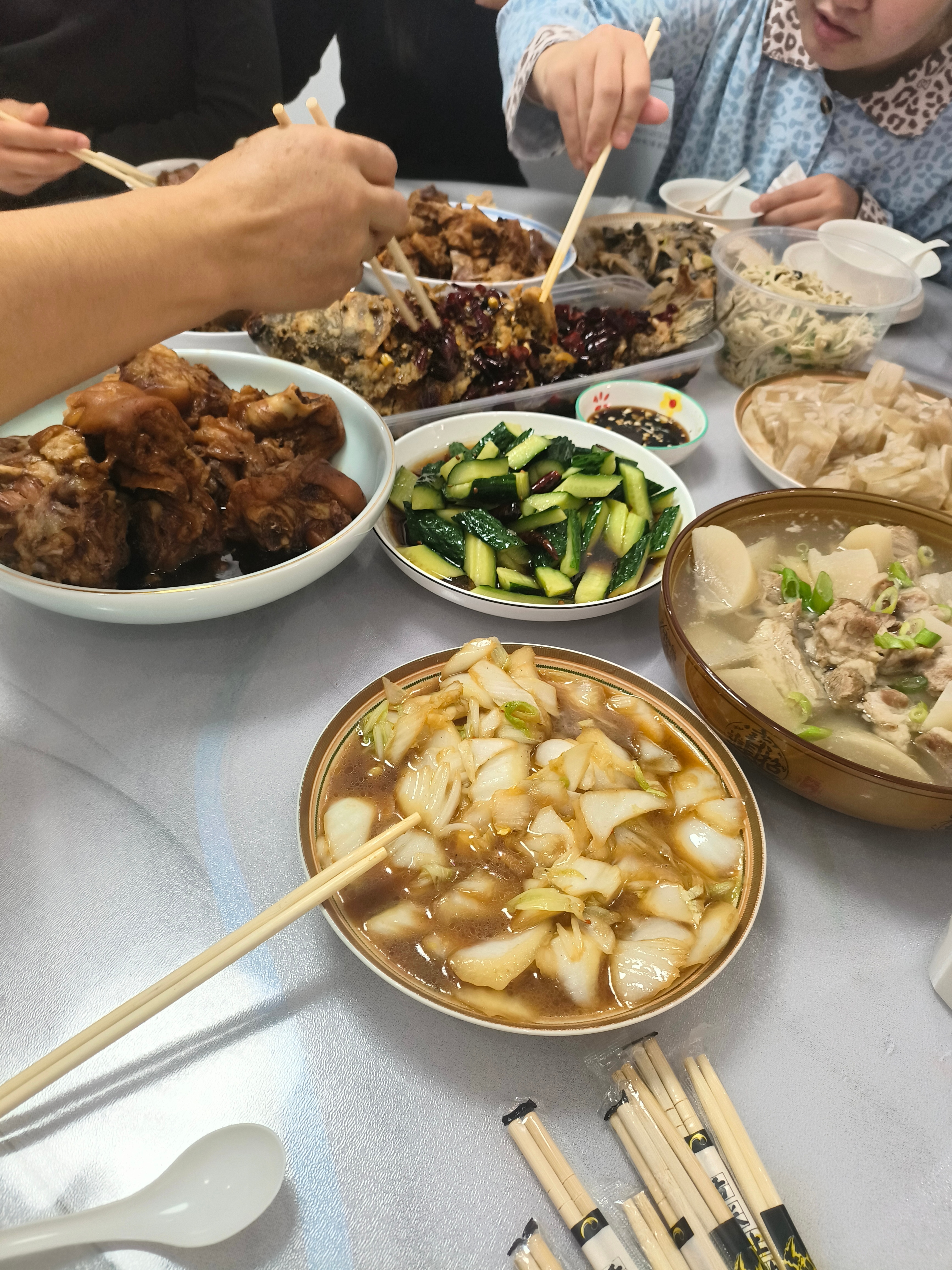 今天老爸过生日，做一桌好吃的，加上蛋糕🍰，祝老爸身体健健康康的！ 