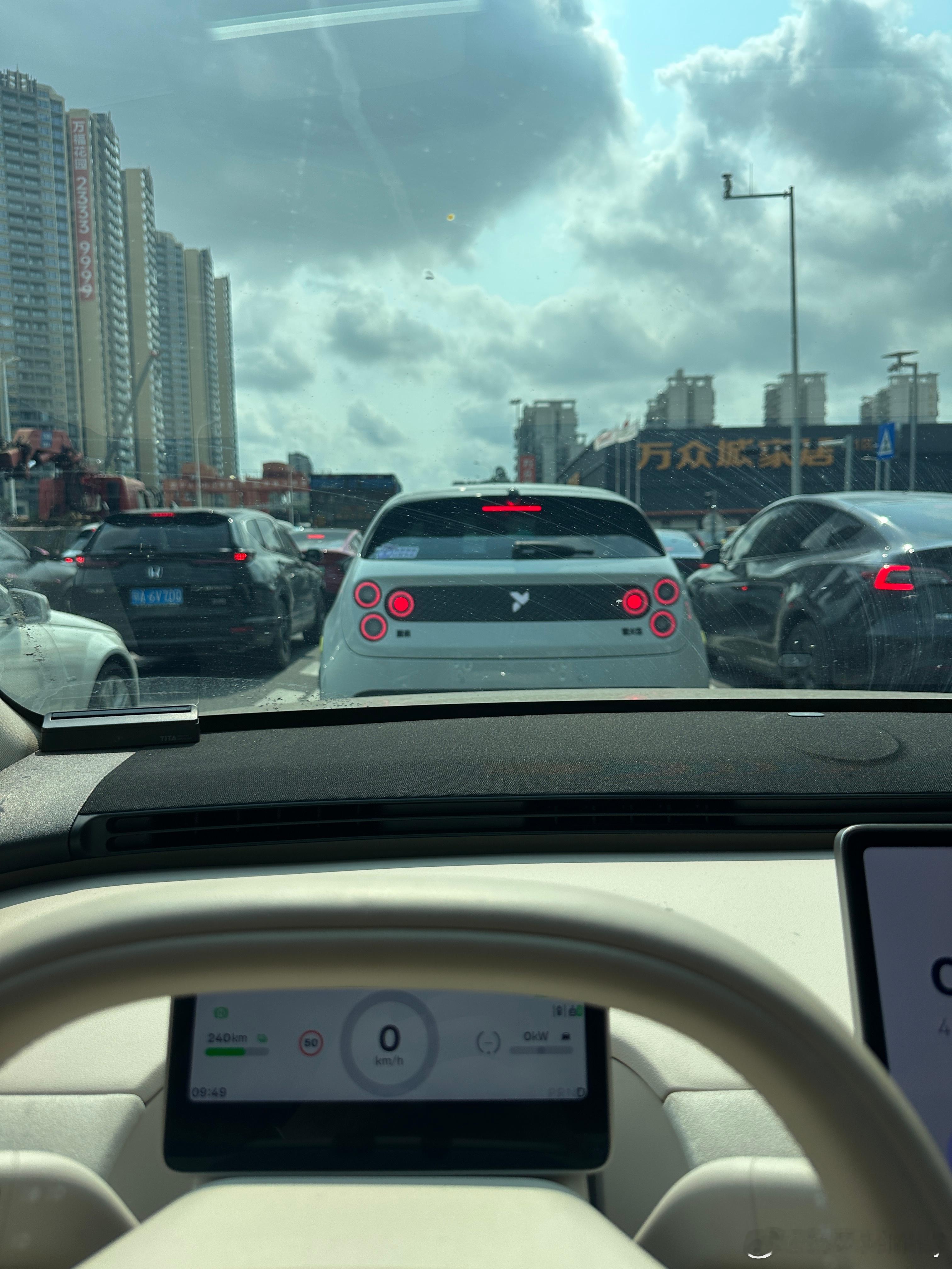 捉住一只小虫子蔚来萤火虫我与汽车的日常 深圳