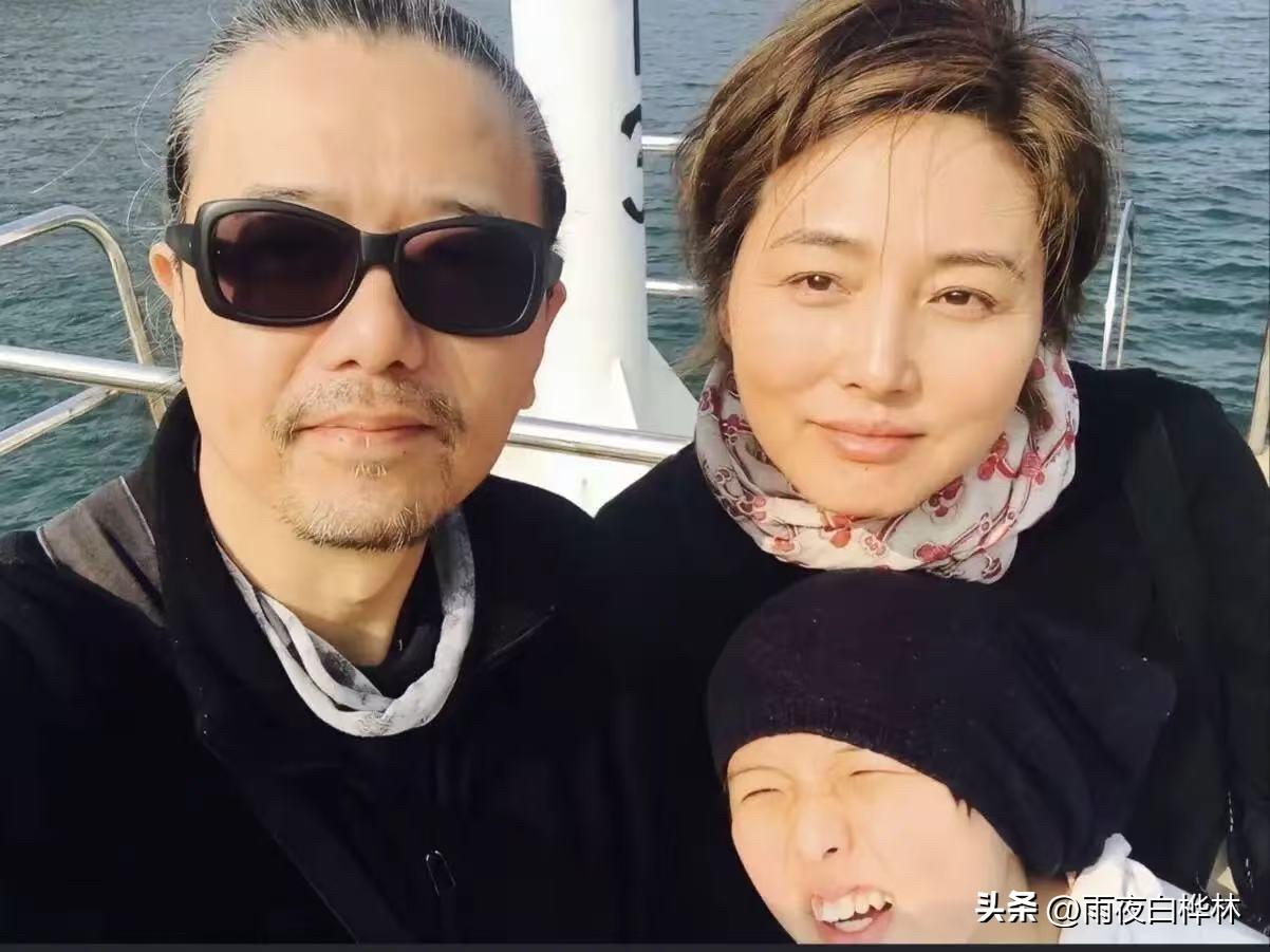 说一个可能挨骂的观点：
张延和张锦程等到女儿18岁出国才离婚，
这不是"凑合过"