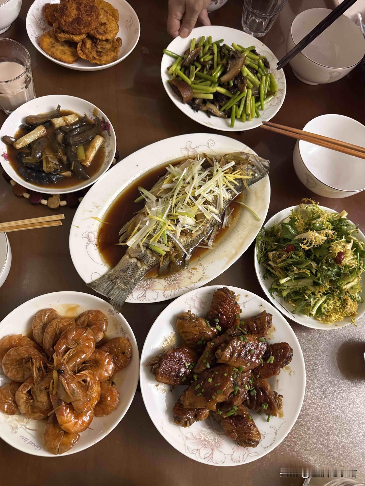 其实大多数老人走到生命最后，心里都只会顾着自己，很少再去体谅家人，甚至压根不想去