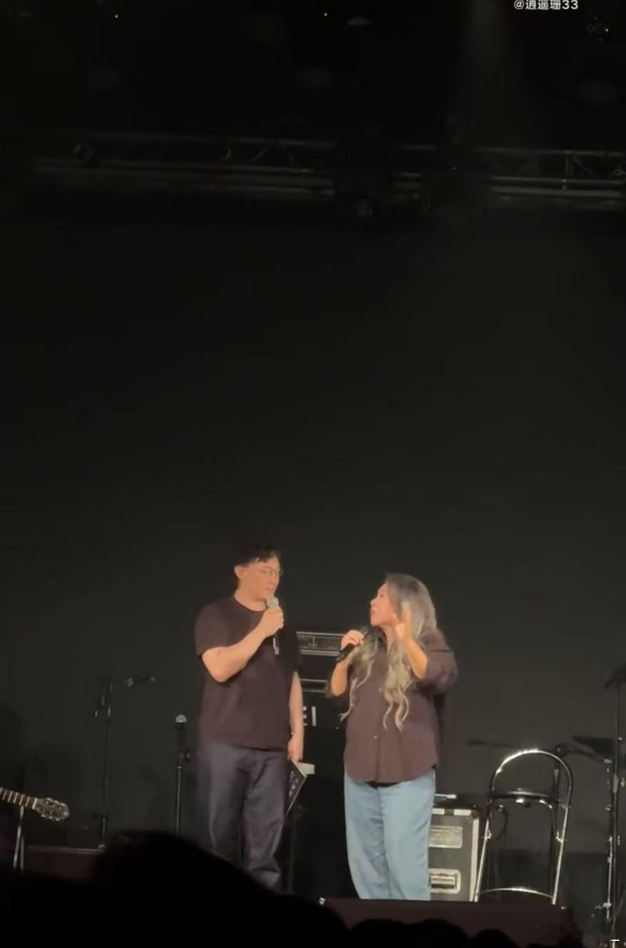 陈奕迅成功追星陈小霞陈奕迅真的不是在我的生活里面装了监控吗？怎么感觉和我追星的时