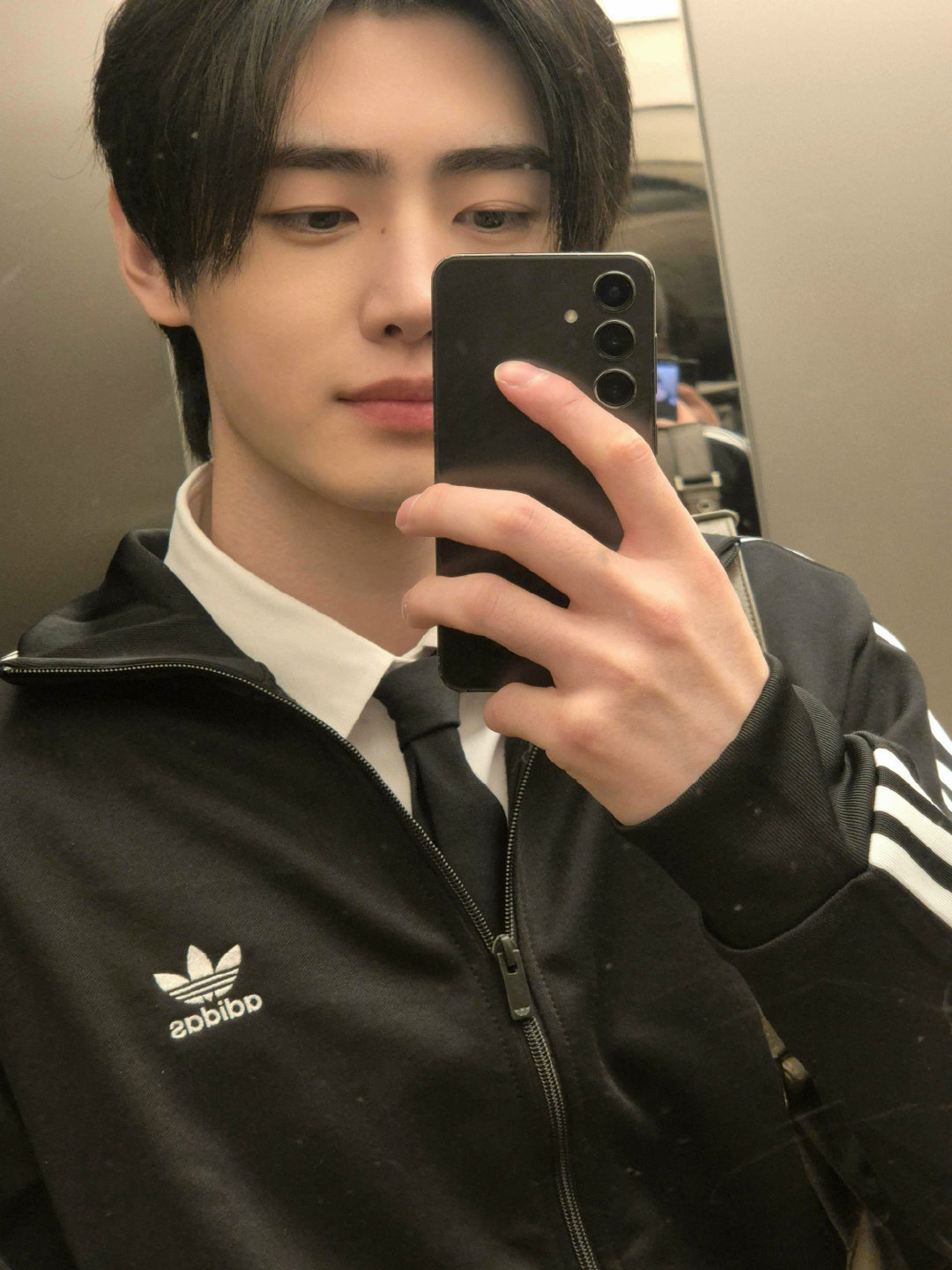 朴成训一些经典对镜拍🤳 不得不说帅到没边了！[舔屏][舔屏][舔屏]朴成训朴成
