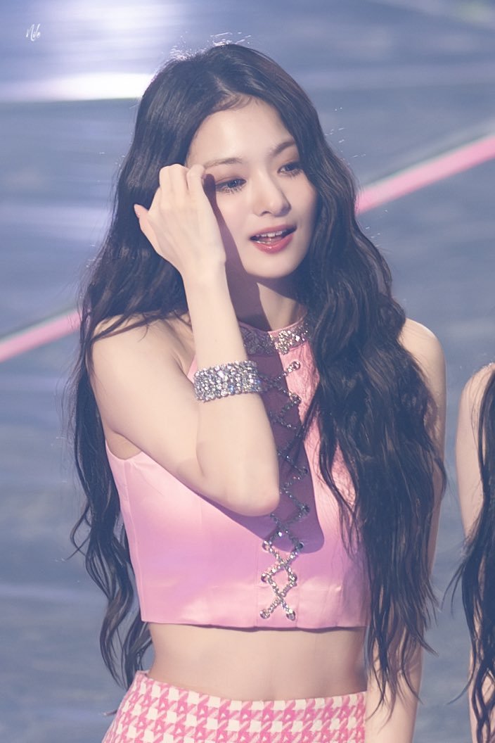 #李娜炅[超话]#🐣#蜜桃笑颜李娜炅# [图片]240401 愚人节贺图©Ni