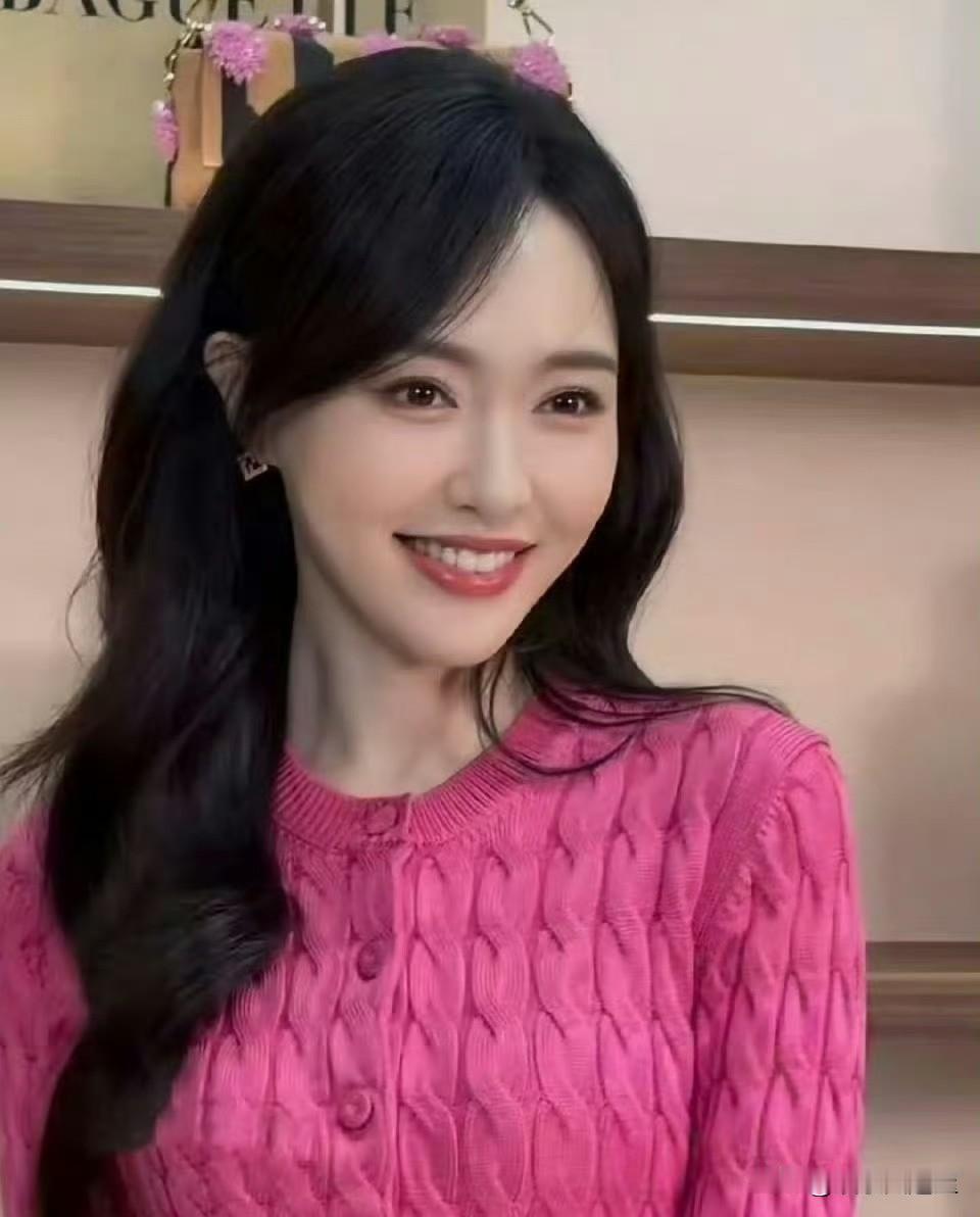 面相是骗不了人的，
网友之前看演员唐嫣，
看的真准啊，说的全都对上了。
有网友说