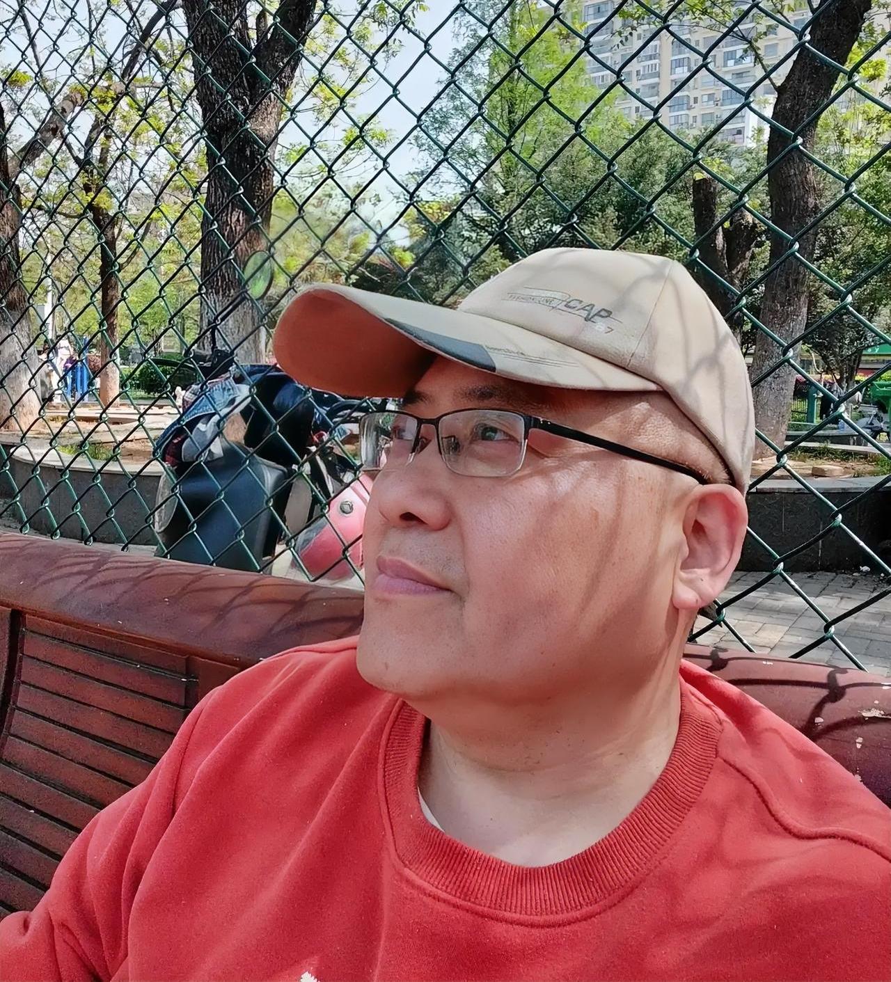 昨天，写了一篇《老年人也要学会拒绝》的小作文，引发了很多网友极大兴趣。

纷纷给