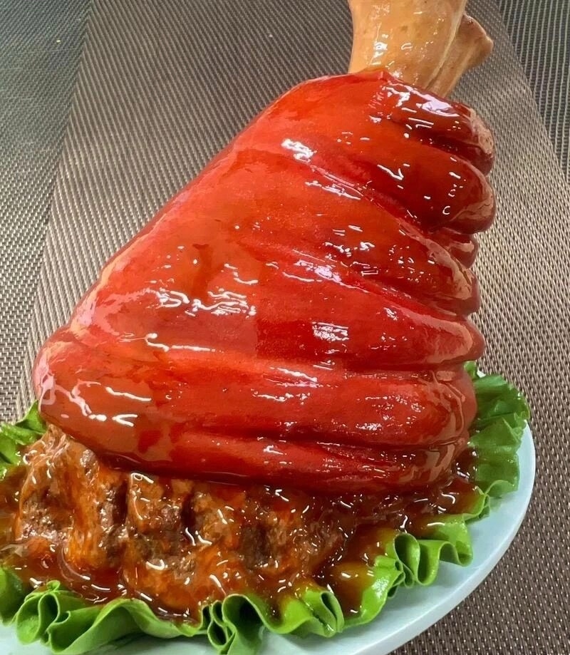 今日晚餐，玉米棒，专配蹄膀与大酱骨。 南京