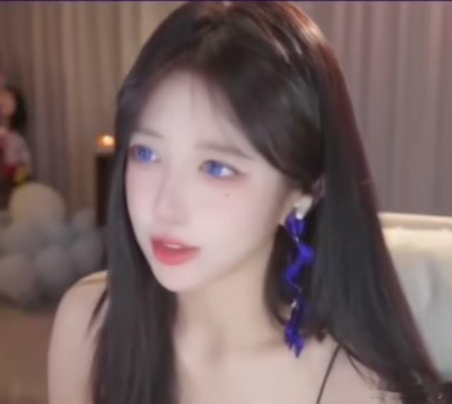 呆妹儿：最近斗鱼刀区的那个户外搞的还蛮好的，挺多人看的，说明就算我没来抖音在斗鱼