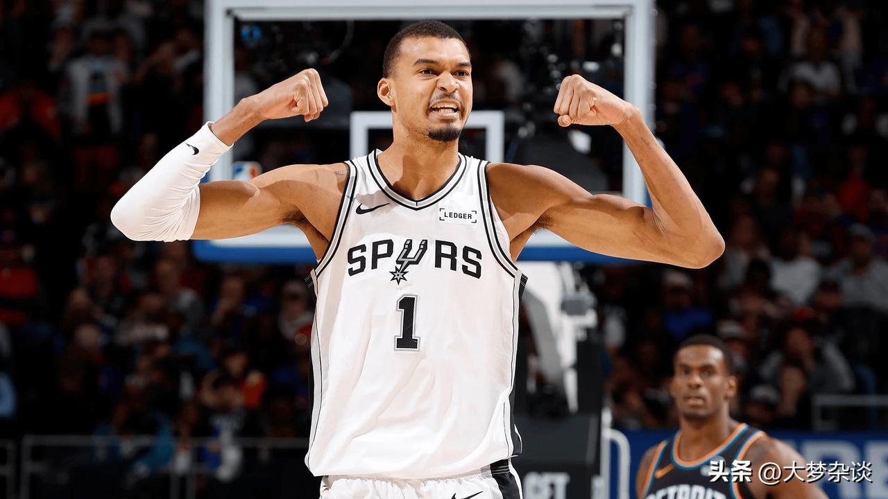 马刺什么时候这么强啦？打东部第一活塞直接打成了虐菜局。[6]

文班亚马强度有点