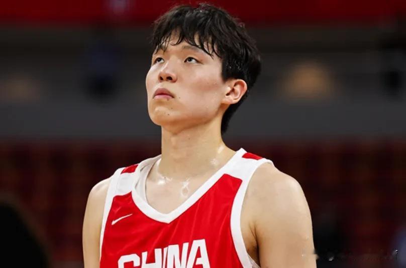 与其说世预赛中国男篮惨败，不如说是日本霍金森凭借一己之力拿下胜利，男篮暴露几大事