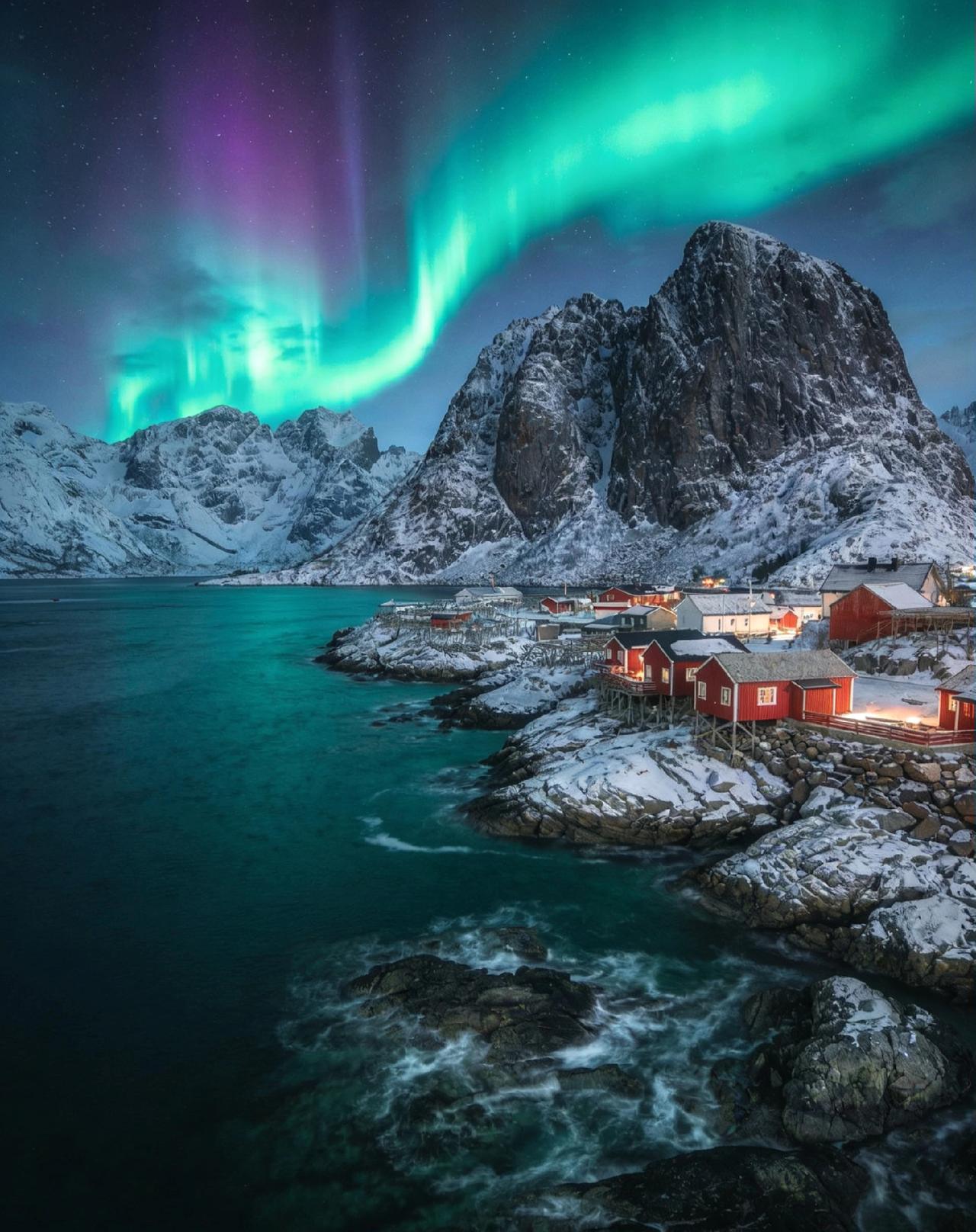 不靠对外掠夺而发达的国家：

1、瑞士。

一直避免卷入战争和殖民，依靠法治、金