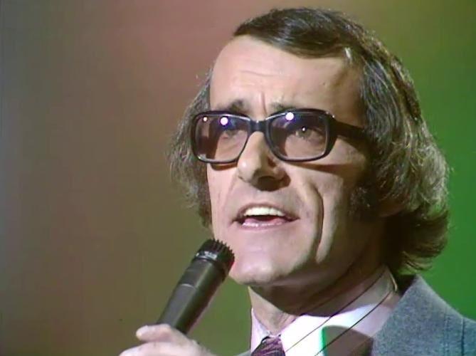 英国喜剧演员Jim Bowen在1971年35岁时的照片，当时他每天抽80支烟（
