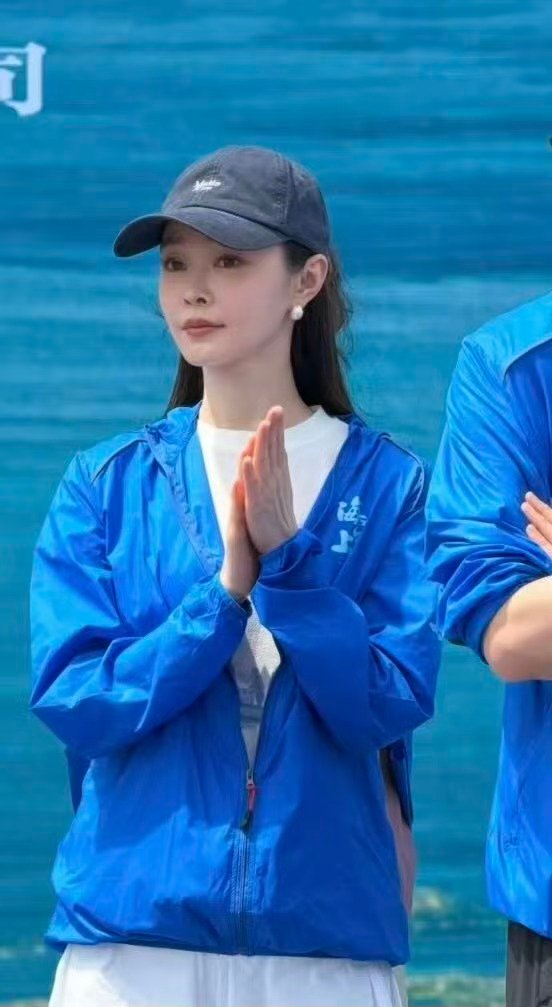 宋轶海之上开机路透好美宋轶海之上女主 美美进组啦～ 