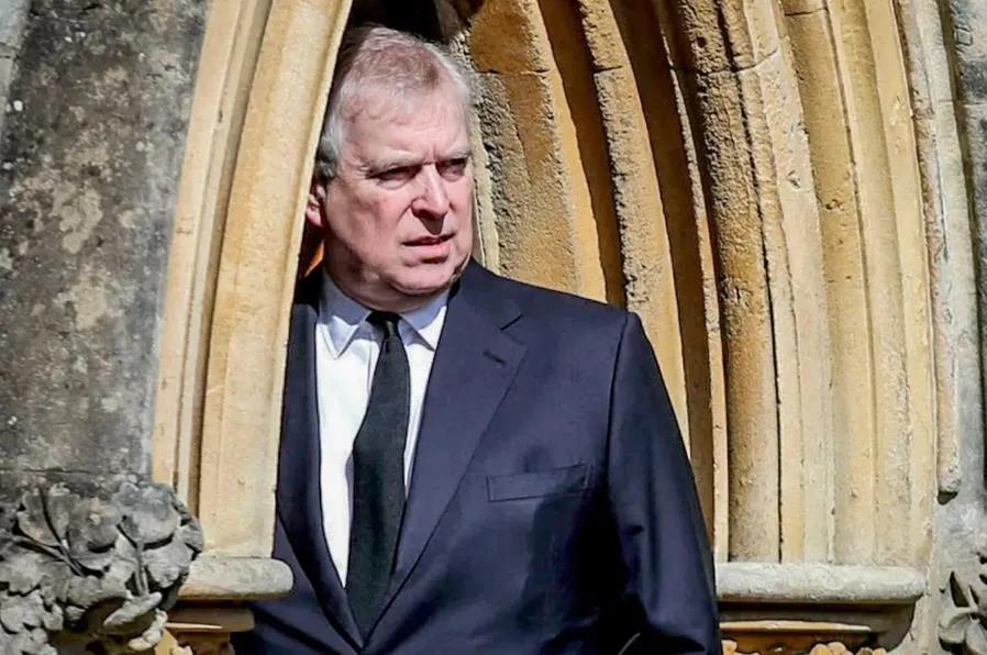 英国电视频道“天空新闻”报道称，英国国王查尔斯三世的弟弟，安德鲁·蒙巴顿-温莎（