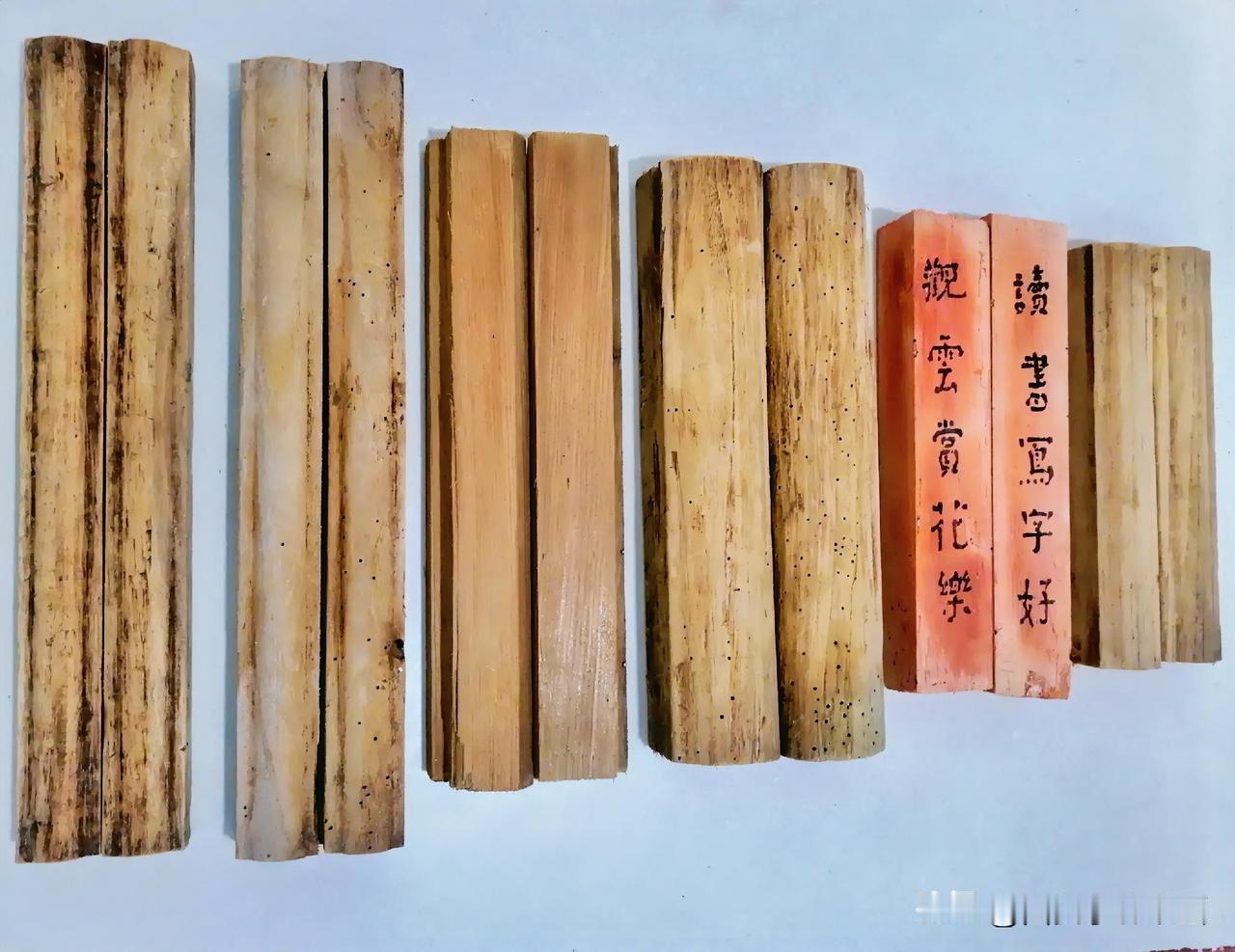 《旧桌子木头做镇尺，六对镇尺算古朴（李林摄于汉中城固）》