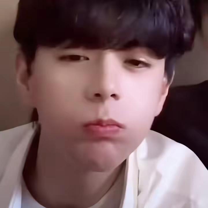 瞳瞳的脑袋瓜容量有限都不许欺负这只小猪 政瞳 吕思瞳